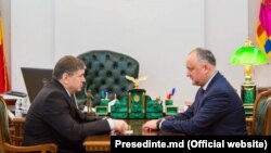 Preşedintele Igor Dodon şi ambasadorul în Rusia Andrei Neguţa