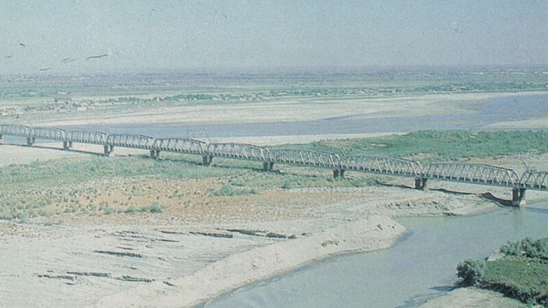 Türkmenistan Amyderýanyň üstünden gurlan 122 ýyllyk taryhy demir köprini ýykmakçy bolýar