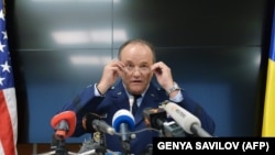 Генерал США Филипп Бридлав на пресс-конференции в Киеве, 26 ноября 2014 года