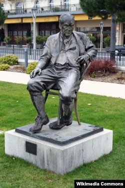 Памятник Владимиру Набокову в Швейцарии