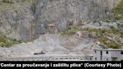 Nicanje male hidroelektrane: Brana u izgradnji na rijeci Cijevna, jugoistok Crne Gore, 2018.