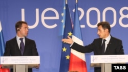 Nicolas Sarkozy (right) and Dmitry Medvedev at the EU-Russia summit in Nice