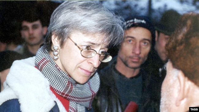 Корреспондент "Новой газеты" Анна Политковская, фото 1995 года