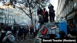 Protesti u Parizu zbog spornog predloga zakona o bezbednosti, 28. novembar 