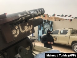 Гаубица войск ЛНА, захваченная отрядом ПНЕ под Триполи во время контрнаступления. 8 апреля 2019 года