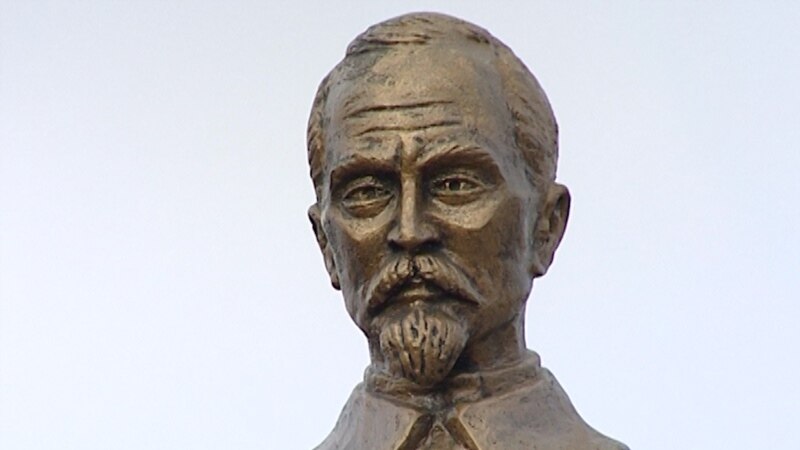 В Симферополе установили памятник основателю ВЧК Феликсу Дзержинскому 