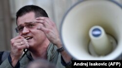 Lider Narodne stranke Vuk Jeremić govori na demonstracijama protiv predsednika Srbije ispred zgrade Predsedništva u Beogradu, 17. marta 2019.