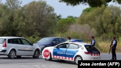 Испанская полиция на трассе рядом с городом Альканар. 20 августа 2017 года.