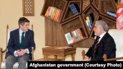 وزیر دفاع بریتانیا در سفر به کابل، با رئیس جمهور غنی، داکتر عبدالله عبدالله رئیس اجرائیه و حمد الله محب مشاور امنیت ملی افغانستان دیدار کرد