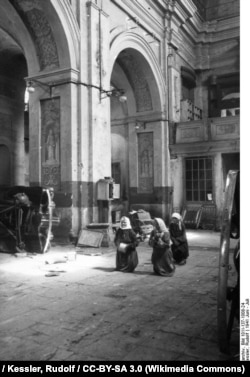 Чэрвень 1941 году, катэдральны Марыінскі касьцёл (цяпер Архікатэдральны касьцёл Імя Найсьвяцейшай Панны Марыі)