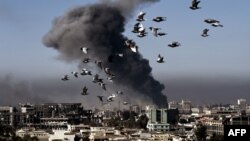 Իրաք - Մոսուլի արևմտյան շրջանների ռմբակոծությունից հետո ծուխ է բարձրանում, 6-ը մարտի, 2017թ․