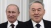Ресей президенті Владимир Путин (сол жақта) және Қазақстан президенті Нұрсұлтан Назарбаев. Кремль, 9 қазан 2012 жыл. 