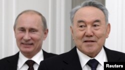 Ресей президенті Владимир Путин (сол жақта) және Қазақстан президенті Нұрсұлтан Назарбаев. Кремль, 9 қазан 2012 жыл. 