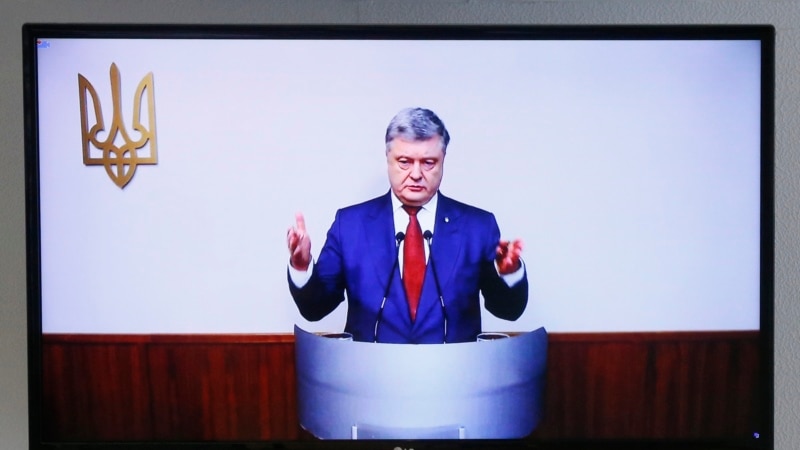 Украинада президент Порошенко сотто көрсөтмө берүүдө 