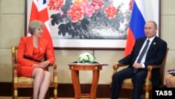 Orsýetiň prezidenti Wladimir Putin we Britaniýanyň premýer-ministri Tereza Maý, Hangzhou, 5-nji sentýabr, 2016