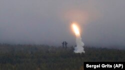 Lansare de rachete antiaeriene la manevre militare ruse în septembrie 2018