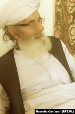 Habibullah Qambrani, Haseeba's elderly father.