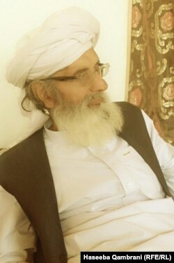حبیب الله قمبرانی د مشر زوی تر وژنې او د کشر تر ورکېدو وروسته غلی ناست وي