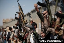 Хусити вже чимало років ведуть збройну боротьбу з центральним урядом Ємену, який розташовується в Адені. Також хусити здійснюють напади і на Саудівську Аравію