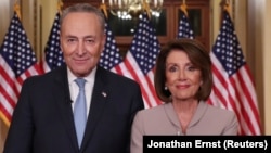 Spiker Nancy Pelosi və senator Chuck Schumer