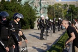 Полиция в Белграде во время протестов против действий властей в период эпидемии коронавируса. Сербия, 8 июля (Весна Андич)