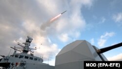 AT SEA -- A Sea Ceptor missile is launched from the British Royal Navy Type 23 'Duke' Class frigate, HMS Argyll at Sea, November 2, 2017