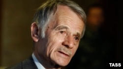 Crimean Tatar leader Mustafa Dzhemilev at a news conference in Kyiv on May 5