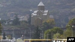 Грузия ждет, когда Саакашвили отменит чрезвычайное положение