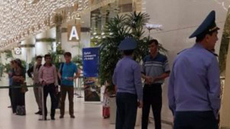 Umra gitjek bolýan türkmenistanlylar ýurtdan çykmak we puluny yzyna almak kynçylygyny çekýär