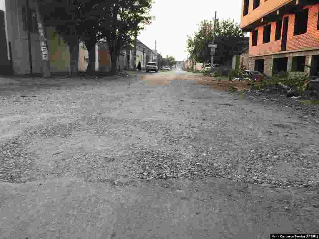Одним из самых проблемных посёлков Махачкалы остаётся Семендер, где почти полностью отсутствует инфраструктура