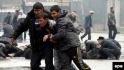 Фото сделано 7 апреля 2010 года. Площадь Ала-Тоо. Бишкек.