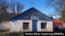 Закрытый храм в поселке
