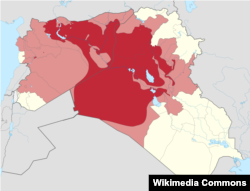 Районы Ирака и Сирии, контролируемые группировкой ИГИЛ (красный цвет), и заявленные как территория халифата (розовый)