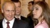  Vladimir Putin și gimnasta Alina Kabaeva în timpul unei întâlniri cu echipa olimpică a Rusiei, Kremlin, 4 noiembrie 2004.