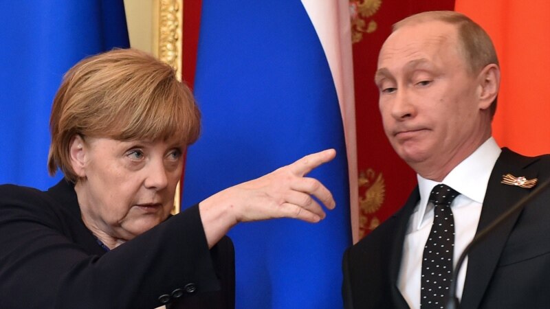Merkel Soçide Putin bilen duşuşýar