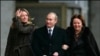 Слева – предположительно старшая дочь Путина Мария (вместе с родителями) 
