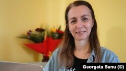 Georgeta Banu este unul dintre cadrele didactice care și-au mutat lecțiile în online după închiderea școlilor din cuza pandemiei de coronavirus.
