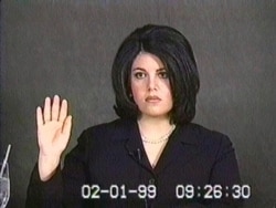 Попытка скрыть отношения с Моникой Левински (на снимке) стала одним из поводов для импичмента президента Клинтона в 1999 году