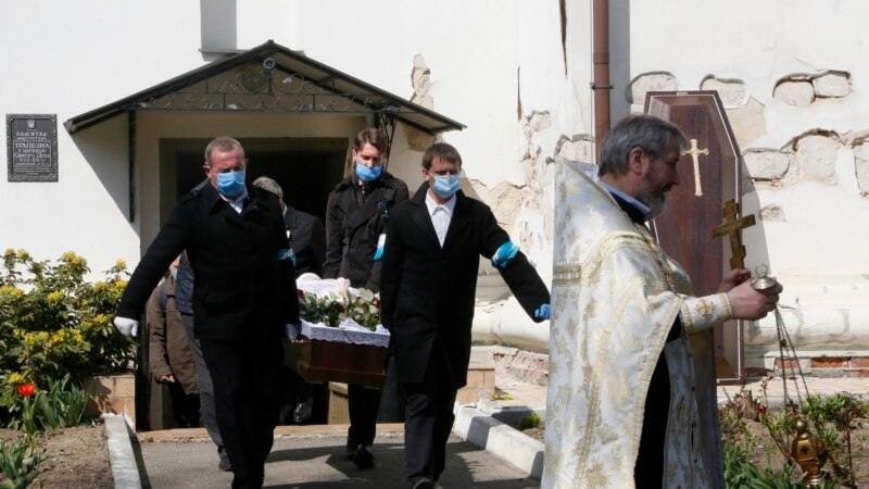 Закрытый гроб и не целовать тело: в Украине выпустили правила похорон умерших от коронавируса
