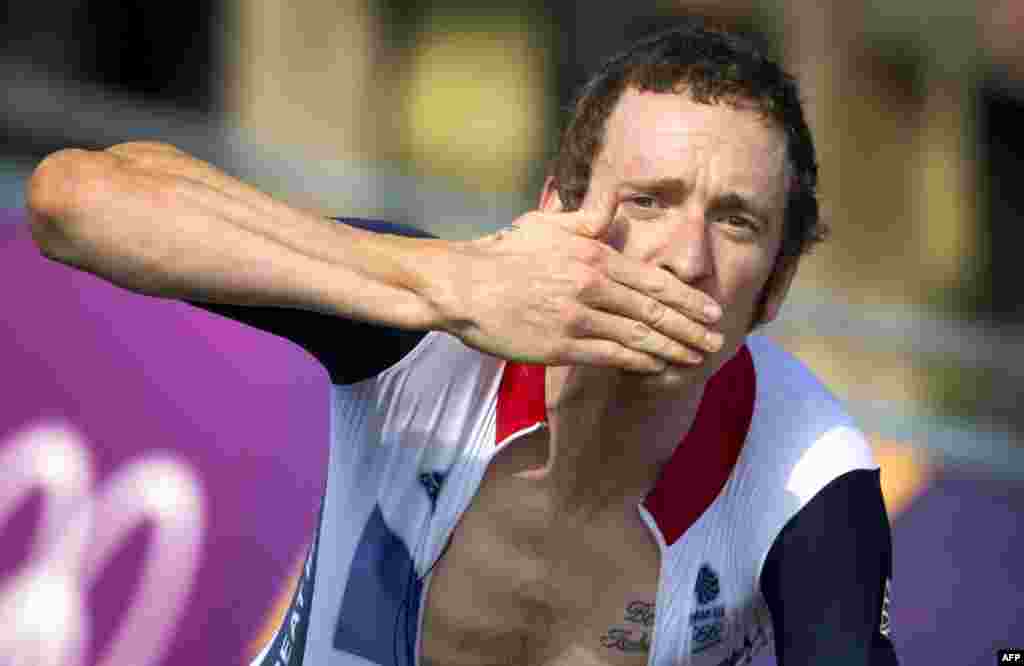 Национальным героем Британии стал велогонщик Брэдли Уиггинс, опередивший соперников в индивидуальной гонке с раздельным стартом. Теперь он - четырехкратный олимпийский чемпион. 