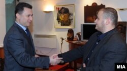 Премиерот Никола Груевски го прими Таулант Цапа, човекот кој фрлаше јајца врз автомобилот на премиерот во Тирана минатата година. Скопје, Македонија, 04.11.2013.