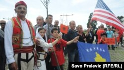 Protest Albanaca u Tuzima