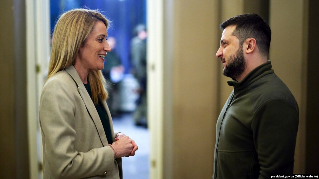 European Parliament President Roberta Metsola (left) speaks with Ukrainian President Volodymyr Zelenskyy during her visit to Kyiv on April 1.