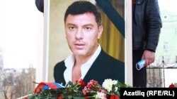 Портрет убитого 27 февраля 2015 года в Москве оппозиционного политика Бориса Немцова.