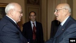Preşedintele Italiei Giorgio Napolitano şi Mihail Gorbachev în 2006 la Torino