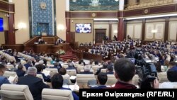 Қазақстан парламенті палаталарының бірлескен отырысы. Астана, 15 маусым 2018 жыл.
