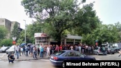 Protesti radnika Aluminija ispred zgrade HDZ BiH u Mostaru 