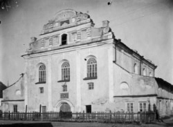 Синагога у місті Бар на Вінниччині. Знищена нацистами під час Другої світової війни. Фото Павла Жолтовського 1930 року. (ІР НБУВ / Wikipedia)