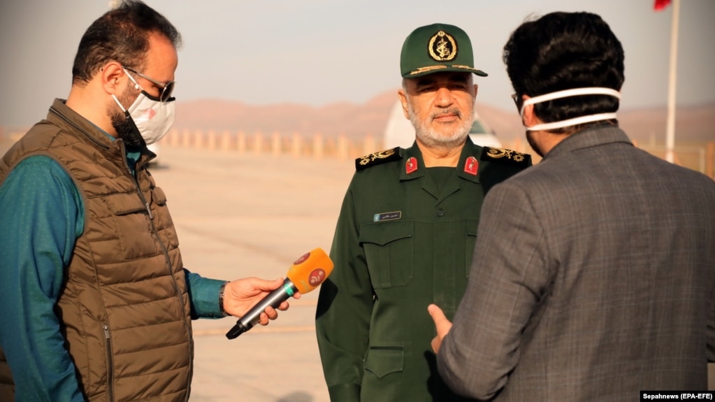 IRGCの司令官であるホセイニサラミ氏は、4月22日に非公開のサイトで衛星を搭載したロケットが打ち上げられた後、記者団に語っています。