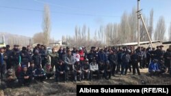 Акция протеста жителей села Май Бакай-Атинского района против разработки месторождения Шыралжын. 14 марта 2019 года.